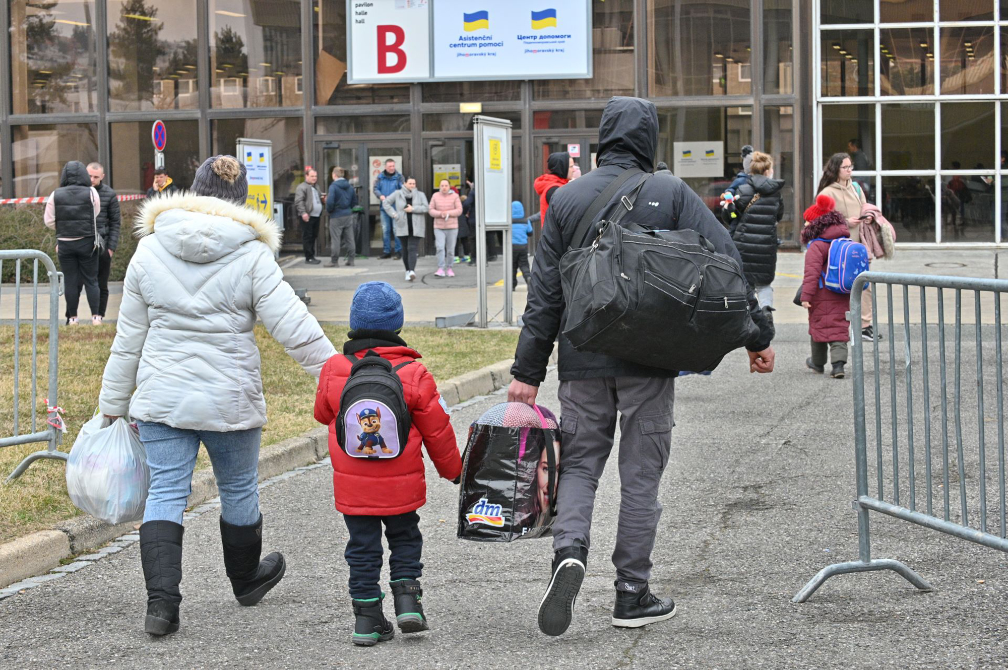 До 25 тисяч гривень. Скільки платять українським біженцям у країнах ЄС